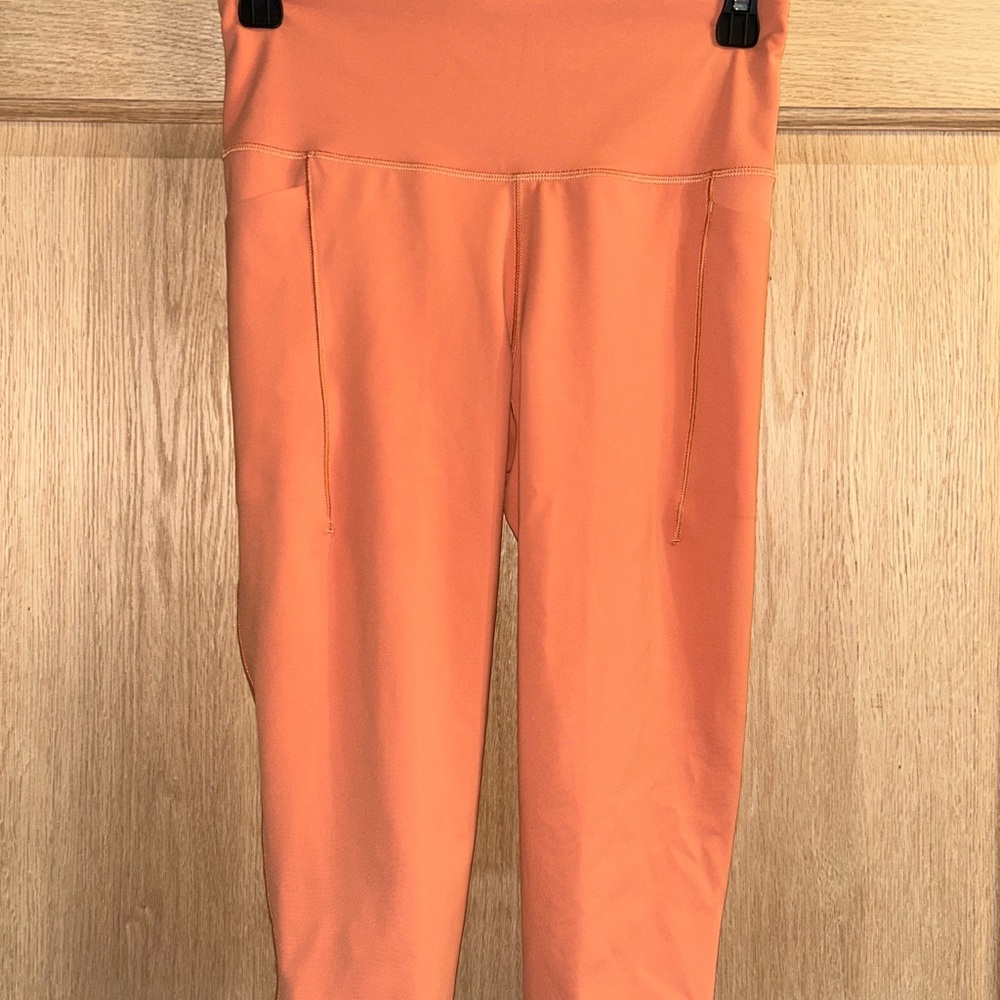 CALIA by Carrie Underwood Apricot Aura Powermove Knee Crop Bike Shorts